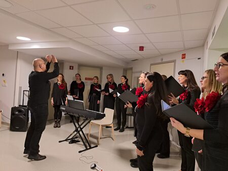 Nastop ŽPZ Biser v Domu starejših Grosuplje