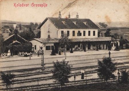 Razglednica z nekdanje železniške postaje Grosuplje, Domoznanska zbirka Mestne knjižnice Grosuplje