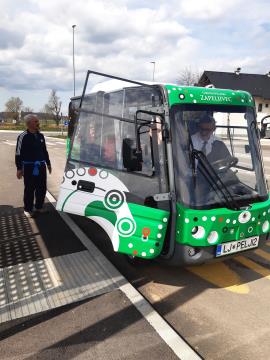 Nekaj pohodnikov se je z Mlačevega vrnilo z ZAPELJIVCEM.