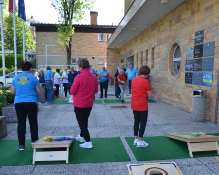 Na dvorišču je bila predstavljena tudi nova igra ŠTRBUNK.