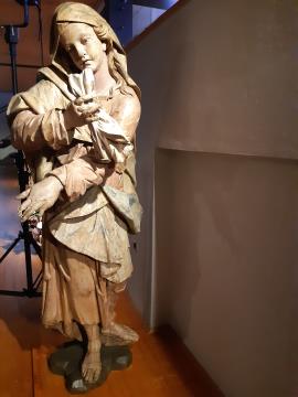 Lesene kipe s Kalvarije so prestavili v Muzej baroka.