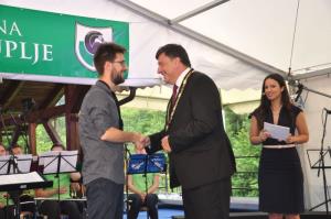 b_800_600_0_00_images_stories_Novice_2017_SLOVESNOST_OB_OBCINSKEM_IN_DRZAVNEM_PRAZNIKU_DNEVU_DRZAVNOSTI_9zt