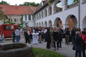 b_800_600_0_00_images_stories_Novice_2017_Zupanova_jama_gostila_del_otvoritve_mednarodnega_bienala_oblikovanja_BIO_25_2