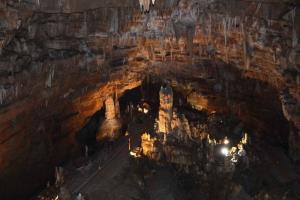 b_800_600_0_00_images_stories_Novice_2017_Zupanova_jama_gostila_del_otvoritve_mednarodnega_bienala_oblikovanja_BIO_25_9s