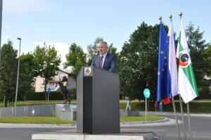 b_800_600_0_00_images_stories_Novice_2017_Lado_Kastelec_iz_podjetja_Avtotransporti_Kastelec_mescanom_Grosuplja_podaril_kip_konja_9