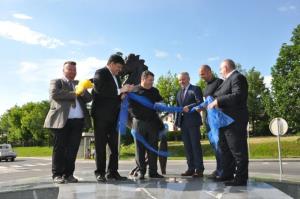 b_800_600_0_00_images_stories_Novice_2017_Lado_Kastelec_iz_podjetja_Avtotransporti_Kastelec_mescanom_Grosuplja_podaril_kip_konja_9i