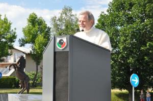 b_800_600_0_00_images_stories_Novice_2017_Lado_Kastelec_iz_podjetja_Avtotransporti_Kastelec_mescanom_Grosuplja_podaril_kip_konja_9k