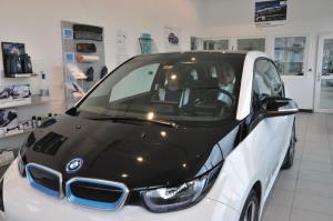 b_800_600_0_00_images_stories_Novice_2017_Podjetje_Avtoval__je_obcinski_upravi_v_uporabo_podarilo_novo_zeleno_vozilo_BMW_i3_6