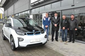 b_800_600_0_00_images_stories_Novice_2017_Podjetje_Avtoval__je_obcinski_upravi_v_uporabo_podarilo_novo_zeleno_vozilo_BMW_i3_8