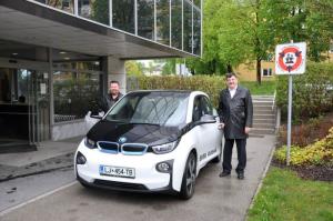 b_800_600_0_00_images_stories_Novice_2017_Podjetje_Avtoval__je_obcinski_upravi_v_uporabo_podarilo_novo_zeleno_vozilo_BMW_i3_9