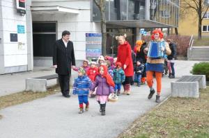 b_800_600_0_00_images_stories_Novice_2017_Na_prehod_za_pesce_nas_na_Taborski_cesti_opozarja_se_vidnejsi_prometni_znak_2