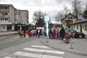 b_800_600_0_00_images_stories_Novice_2017_Na_prehod_za_pesce_nas_na_Taborski_cesti_opozarja_se_vidnejsi_prometni_znak_6