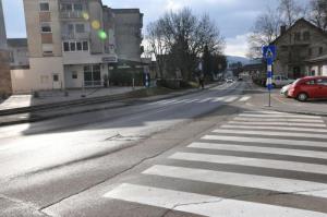 b_800_600_0_00_images_stories_Novice_2017_Na_prehod_za_pesce_nas_na_Taborski_cesti_opozarja_se_vidnejsi_prometni_znak_9c