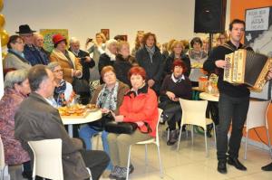 b_800_600_0_00_images_stories_Novice_2017_Zlati_koticek_v_Mercator_centru_Grosuplje_9s