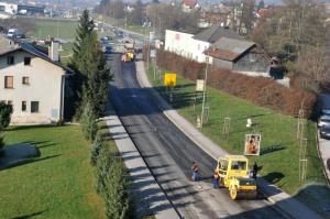 b_800_600_0_00_images_stories_Novice_2016_Preplastitev_Adamiceve_ceste_od_krozisca_pri_obcini_do_krozisca_Pod_gozdom_z_novim_asfaltom_2