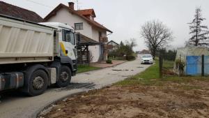 b_800_600_0_00_images_stories_Novice_2016_Na_obmocju_Ponove_vasi_po_koncani_izgradnji_kanalizacije_poteka_se_asfaltiranje_cest_2