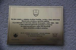 b_800_600_0_00_images_stories_Novice_2016_Svecanost_ob_odkritju_spominske_plosce_Manevrske_strukture_narodne_zascite_9h