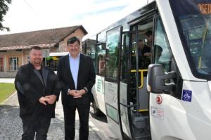 b_800_600_0_00_images_stories_Novice_2016_Premierna_voznja_z_minibusom_do_Zdravstvenega_doma_Grosuplje_4