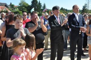 b_800_600_0_00_images_stories_Novice_2016_Slovesna_polozitev_temeljnega_kamna_za_novo_Podruznicno_solo_Polica_2