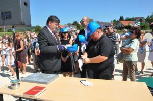 b_800_600_0_00_images_stories_Novice_2016_Slovesna_polozitev_temeljnega_kamna_za_novo_Podruznicno_solo_Polica_9h