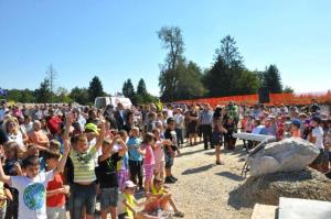 b_800_600_0_00_images_stories_Novice_2016_Slovesna_polozitev_temeljnega_kamna_za_novo_Podruznicno_solo_Polica_9z