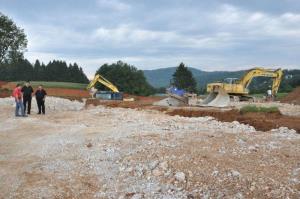 b_800_600_0_00_images_stories_Novice_2016_Gradbena_dela_za_izgradnjo_nove_Podruznicne_sole_Polica_so_se_ze_pricela_2