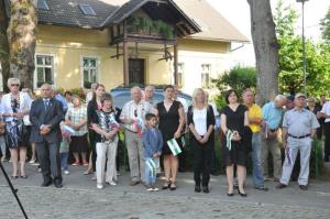 b_800_600_0_00_images_stories_Novice_2016_Odkritje_obelezja_pred_osamosvojitveno_lipo_na_Adamicevi_ploscadi_v_Grosupljem_9d