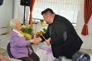 b_800_600_0_00_images_stories_Novice_2016_Anna_Gerzelj_praznovala_106._rojstni_dan_9d