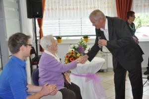 b_800_600_0_00_images_stories_Novice_2016_Anna_Gerzelj_praznovala_106._rojstni_dan_9f