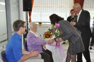 b_800_600_0_00_images_stories_Novice_2016_Anna_Gerzelj_praznovala_106._rojstni_dan_9g