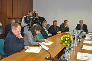 b_800_600_0_00_images_stories_Novice_2016_Podpis_protokola_o_uresnicitvi_infrastrukturnih_projektov_na_3a_razvojni_osi_4