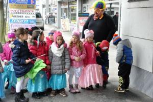 b_800_600_0_00_images_stories_Novice_2016_Maskarce_iz_vrtcev_Kobacaj_in_Kekec_obiskale_obcinsko_hiso_2