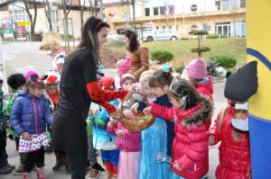 b_800_600_0_00_images_stories_Novice_2016_Maskarce_iz_vrtcev_Kobacaj_in_Kekec_obiskale_obcinsko_hiso_7