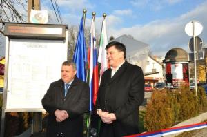 b_800_600_0_00_images_stories_Novice_2015_Otvoritev_prikazovalnika_in_Urbanomata_na_Avtobusni_postaji_Grosuplje_5