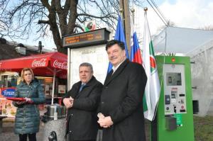 b_800_600_0_00_images_stories_Novice_2015_Otvoritev_prikazovalnika_in_Urbanomata_na_Avtobusni_postaji_Grosuplje_8