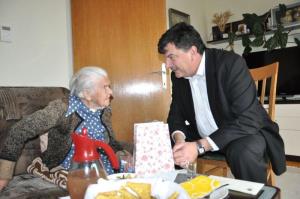 b_800_600_0_00_images_stories_Novice_2015_Alojzija_Dolscak_praznovala_100._rojstni_dan_4