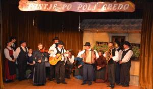 b_800_600_0_00_images_stories_Novice_2015_18._srecanje_ljudskih_pevcev_in_godcev_Fantje_po_polj_gredo_3
