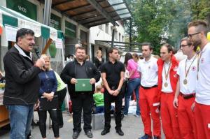 b_800_600_0_00_images_stories_Novice_2015_Zupan_dr_Peter_Verlic_je_ekipi_prve_pomoci_RKS_OZ_Grosuplje_podelil_priznanje_4