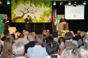 b_800_600_0_00_images_stories_Novice_2015_Slavnostna_akademija_ob_obcinskem_prazniku_in_praznovanje_20_let_obcine_Grosuplje_9zm