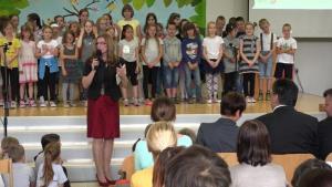 b_800_600_0_00_images_stories_Novice_2015_Prireditev_Osnovne_sole_Louisa_Adamica_Grosuplje_ob_dnevu_drzavnosti_9a