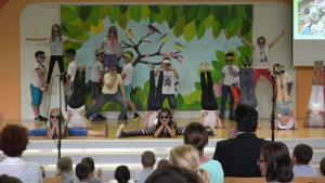 b_800_600_0_00_images_stories_Novice_2015_Prireditev_Osnovne_sole_Louisa_Adamica_Grosuplje_ob_dnevu_drzavnosti_9c