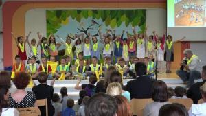 b_800_600_0_00_images_stories_Novice_2015_Prireditev_Osnovne_sole_Louisa_Adamica_Grosuplje_ob_dnevu_drzavnosti_9e