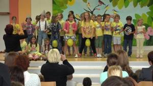 b_800_600_0_00_images_stories_Novice_2015_Prireditev_Osnovne_sole_Louisa_Adamica_Grosuplje_ob_dnevu_drzavnosti_9h