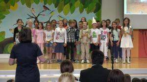 b_800_600_0_00_images_stories_Novice_2015_Prireditev_Osnovne_sole_Louisa_Adamica_Grosuplje_ob_dnevu_drzavnosti_9i