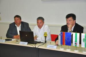 b_800_600_0_00_images_stories_Novice_2015_Obcini_Grosuplje_in_Ivancna_Gorica_uspesno_zakljucujeta_projekt_odvajanje_in_ciscenje_odpadnih_voda_v_porecju_Krke_6