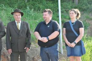 b_800_600_0_00_images_stories_Novice_2015_Posadili_smo_lipo_pred_Zdravstvenim_domom_Grosuplje_7