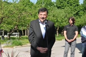 b_800_600_0_00_images_stories_Novice_2015_Nov_park_pred_Domom_starejsih_obcanov_Grosuplje_6