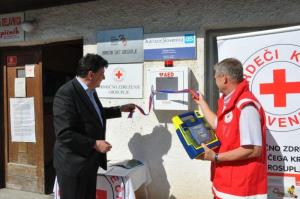 b_800_600_0_00_images_stories_Novice_2015_Defibrilator_dostopen_tudi_na_Taborski_cesti_6_v_Grosupljem_9