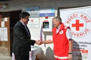 b_800_600_0_00_images_stories_Novice_2015_Defibrilator_dostopen_tudi_na_Taborski_cesti_6_v_Grosupljem_9b