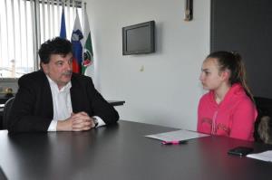 b_800_600_0_00_images_stories_Novice_2015_Intervju_ucencev_Osnovne_sole_Brinje_Grosuplje_z_zupanom_dr_Petrom_Verlicem_2